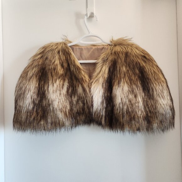 Faux Fur Shrug / Cape - Picture 1 of 7